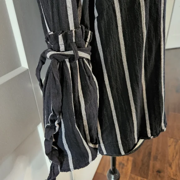 🍉 Lucky Brand Top Black White Medium - Picture 2 of 4